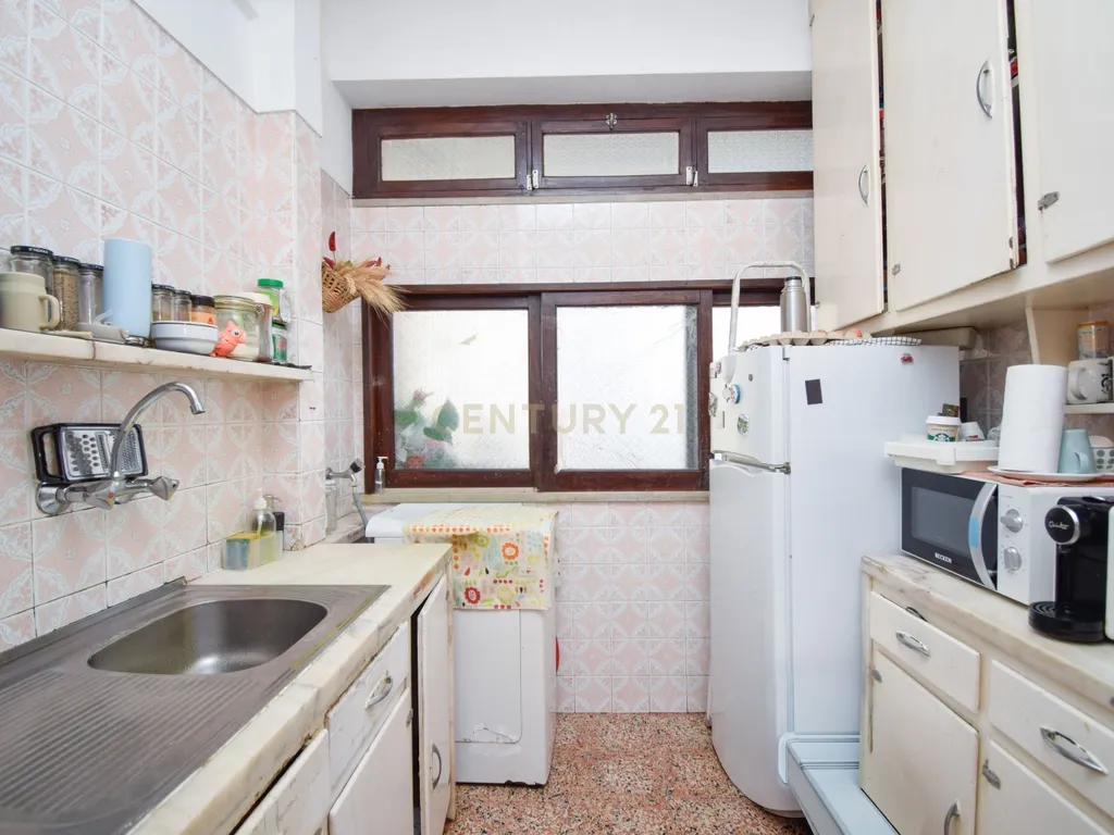 Apartamento T2 em zona central, inserido em prédio com 2 elevadores - Image 12