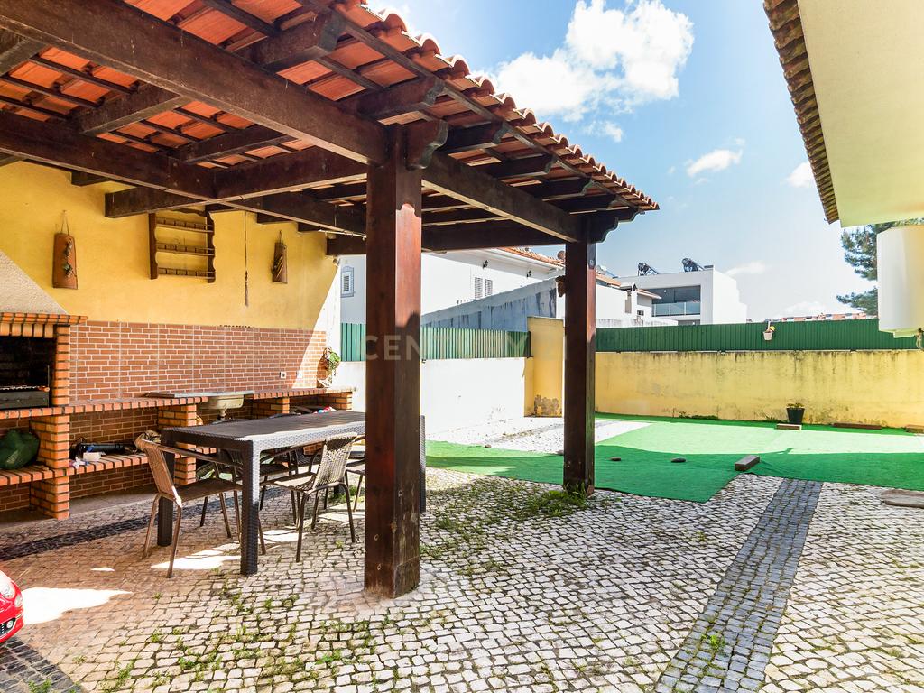 Moradia T3+2 Isolada na Quinta do Conde - Image 23