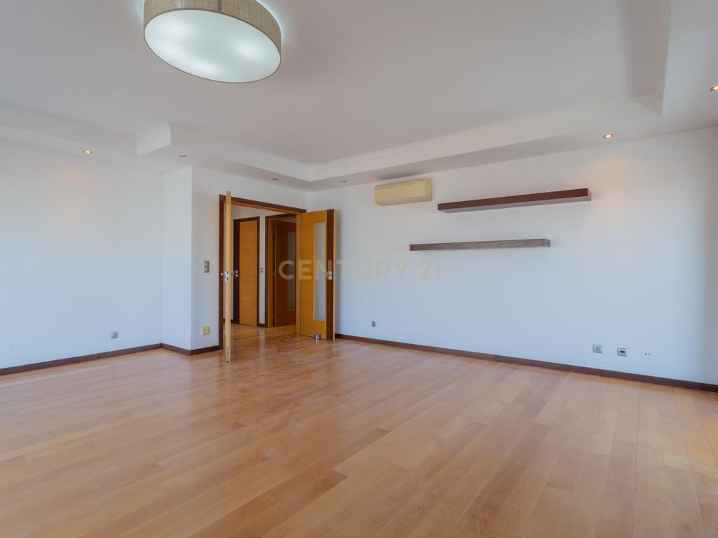 Luxuoso apartamento no Monte Estoril, Cascais com Vista Panorâmica e Acessos - Image 8