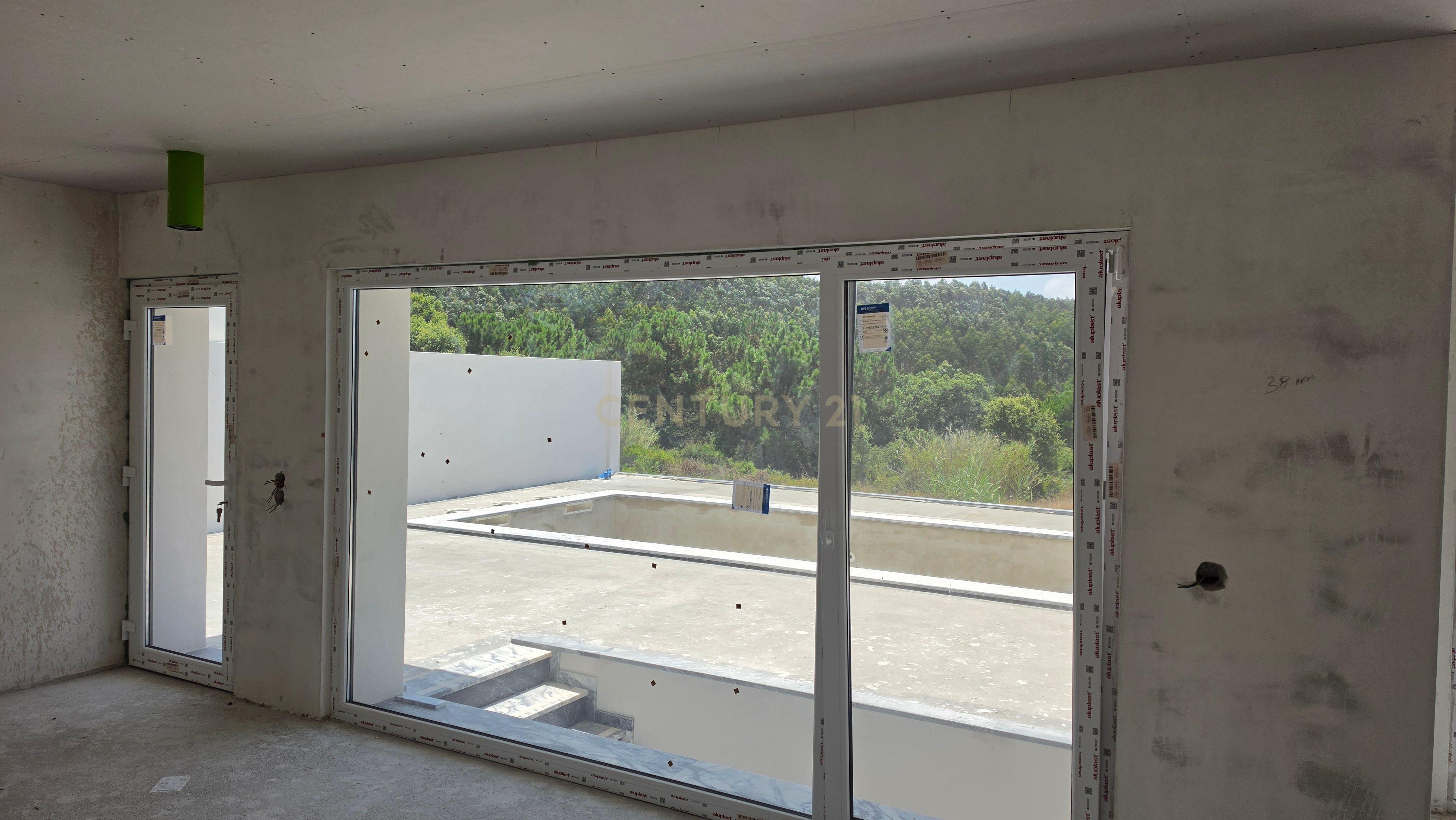 Fotografia 8 de Moradia T4  de luxo com piscina aquecida e Rooftop na Urbanização Paraíso — Peniche