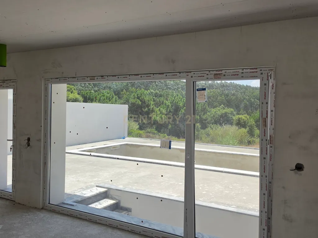 Moradia T4 de luxo com piscina aquecida e Rooftop na Urbanização Paraíso — Peniche - Image 8