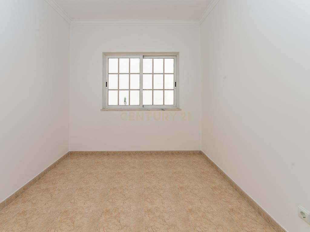 Moradia de 6 assoalhadas em lote de 500 m2 - Image 19