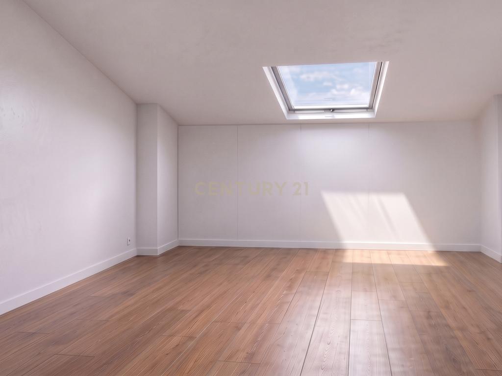 Excelente Apartamento T3 + 1 em remodelação - Image 25