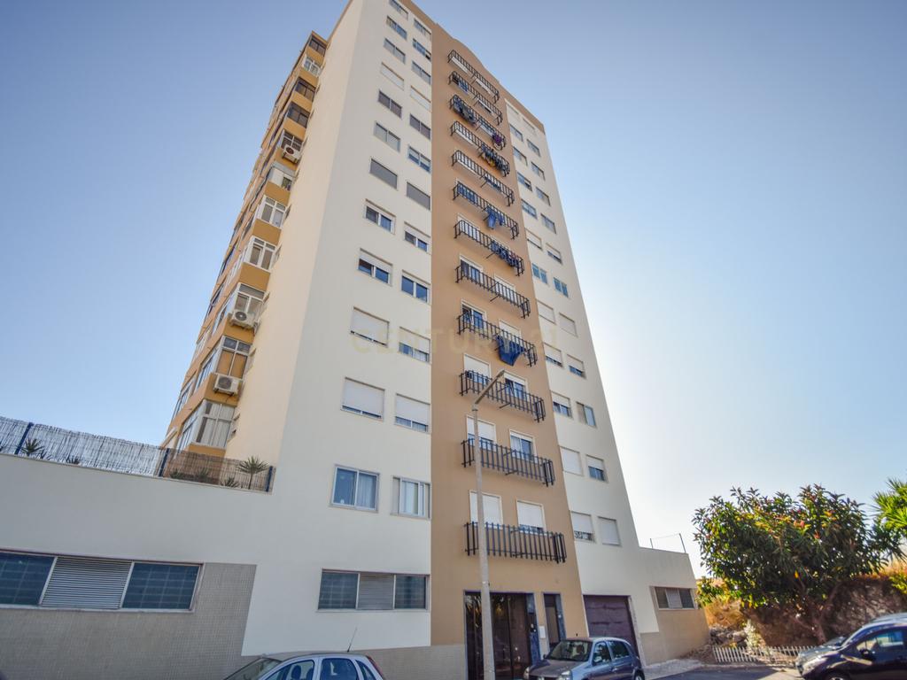Apartamento T2 com Garagem, Arrecadação e Excelente Luminosidade – Arroja, Odivelas - Image 18