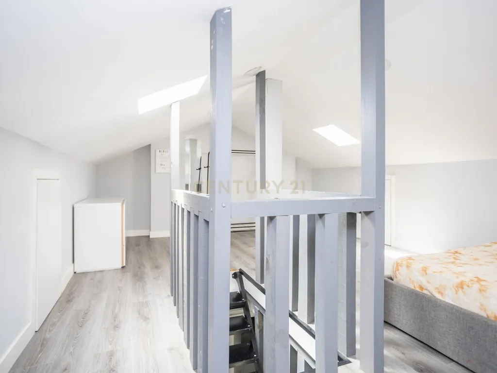 Apartamento T3 mais sótao, num 1 andar em Amora - Seixal - Image 21