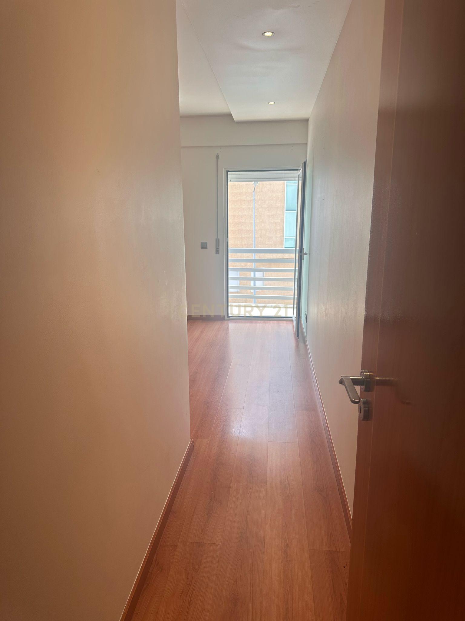 Apartamento T3 em Vialonga, com Garagem e Elevador - Image 11