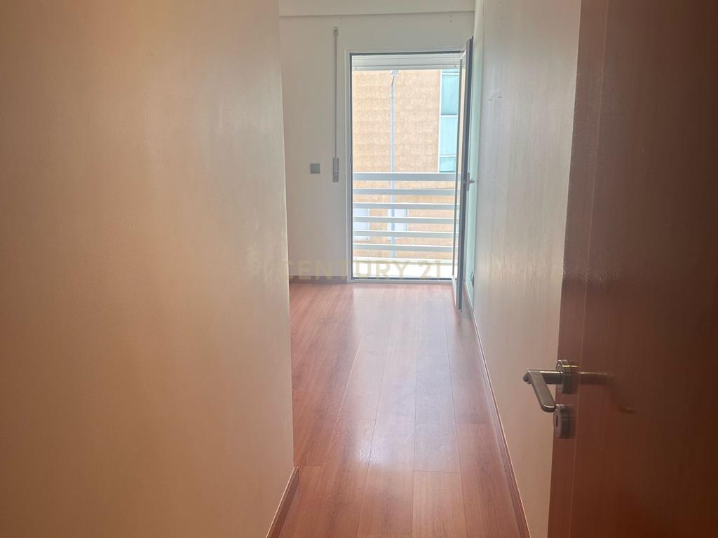 Apartamento T3 em Vialonga, com Garagem e Elevador - Image 11