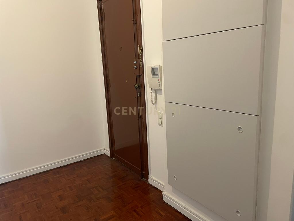 Arrenda-se Apartamento T4 na Portela — Conforto, Tranquilidade e Localização Privilegiada - Image 42