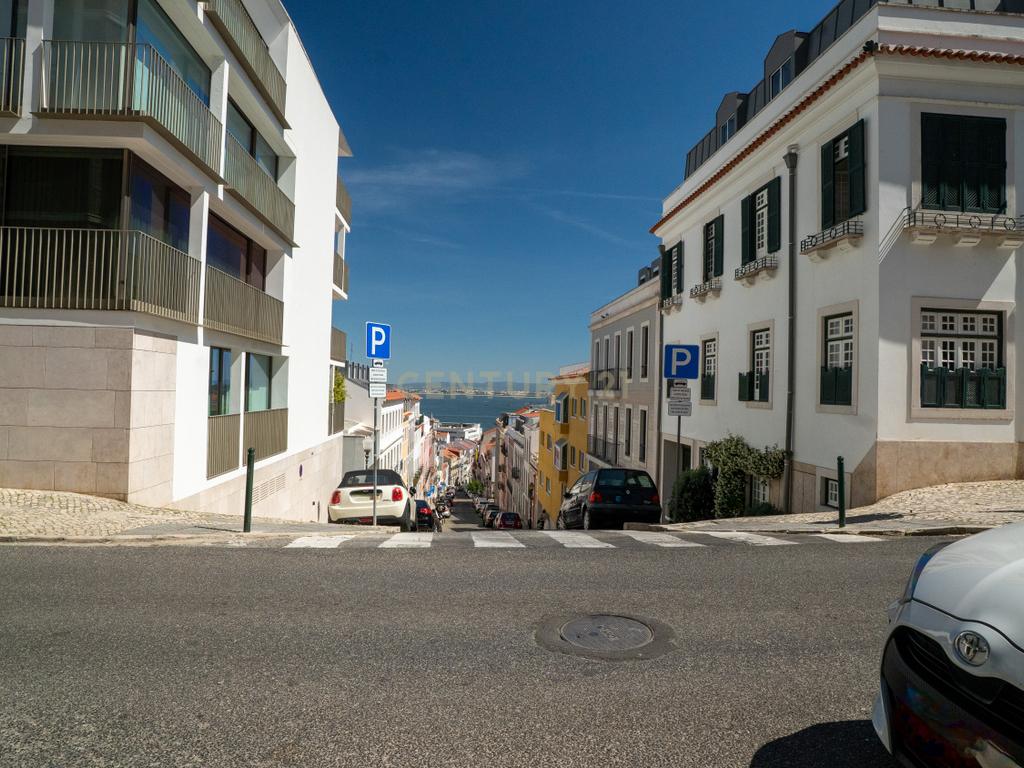 Apartamento T4 à venda na Rua de Santana à Lapa, Nº 24 - Image 1