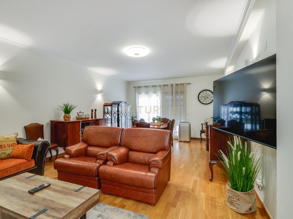 Apartamento T3 no Montijo | 143m2 área bruta útil | 2 garagens e elevador - Image 9