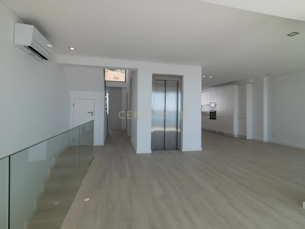 Condomínio Villas d’Ouro – Exclusividade e Conforto no Coração de Sesimbra - Image 13