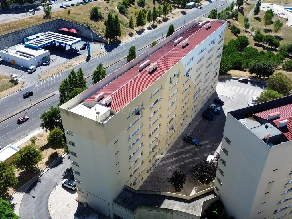 T3 com 73m² | 4º andar com elevador | Para remodelar em Lisboa - Image 26