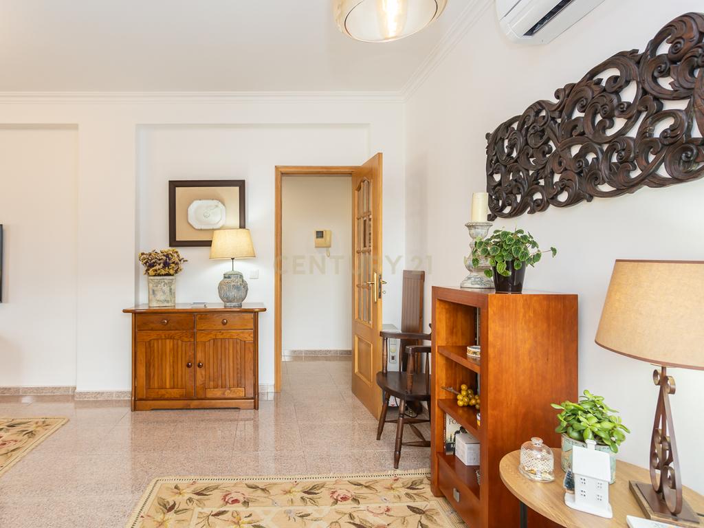 Apartamento T4 c/Arrecadação - Torre da Marinha - Image 10