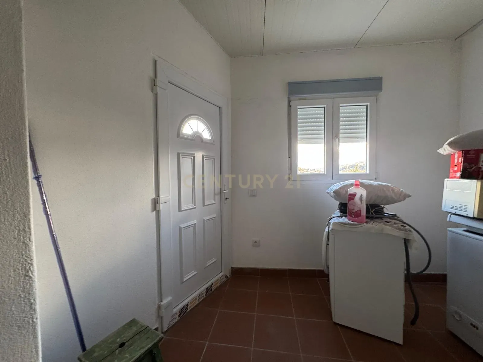 Moderna Moradia T1 em Pombal com Jardim e Terraço - Image 7