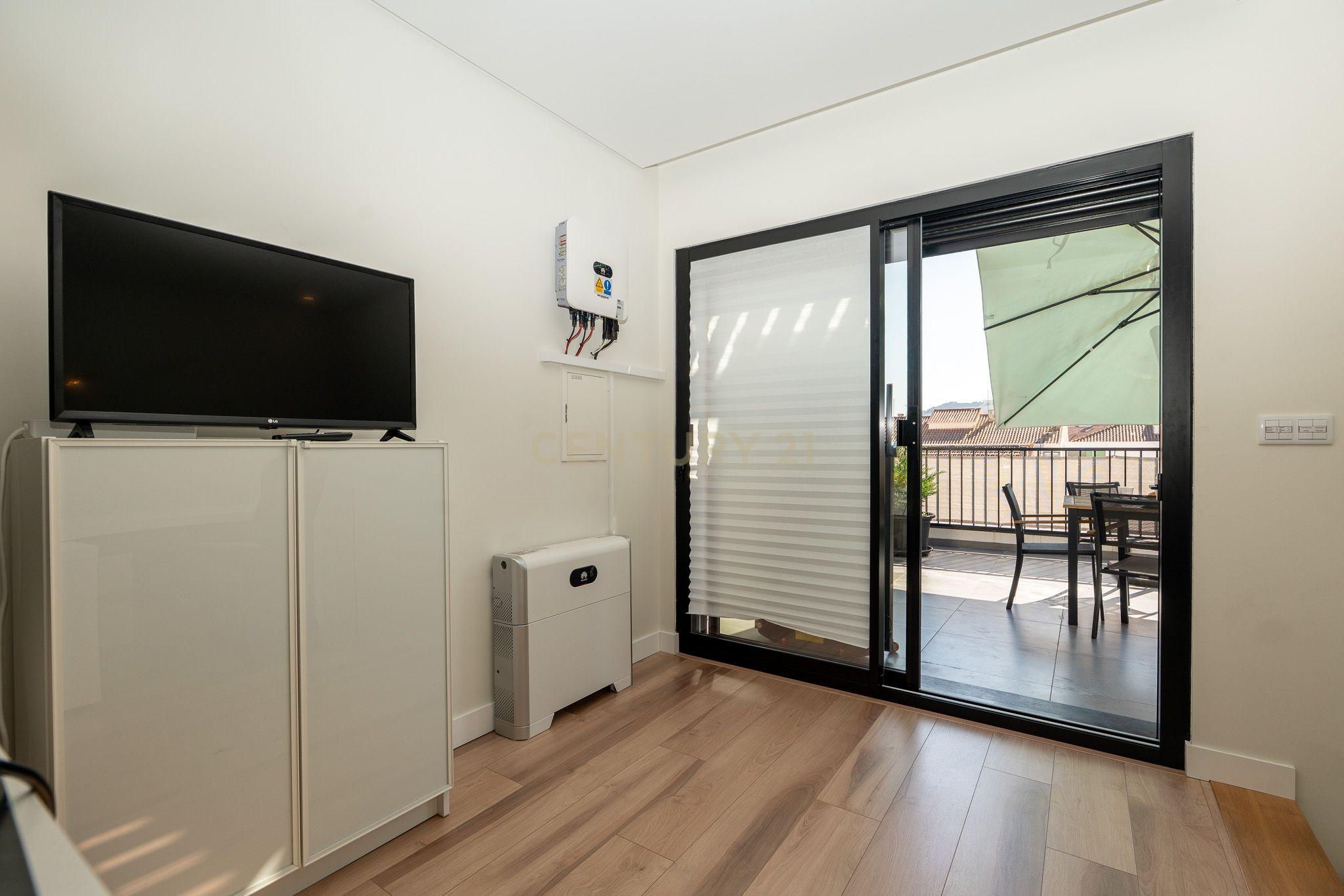 Apartamento T3+1 duplex, com terraço e estacionamento, no centro da cidade de Torres Vedras - Image 53