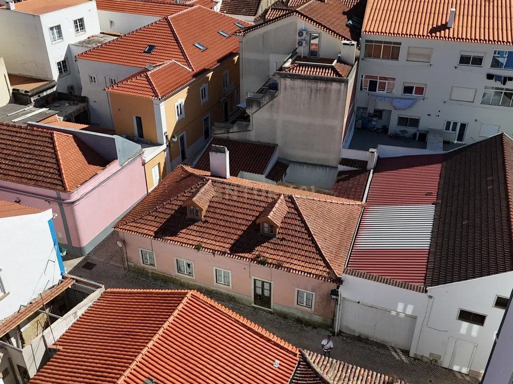 Moradia com projeto aprovado para 3 apartamentos no Centro Histórico de Mafra - Image 7