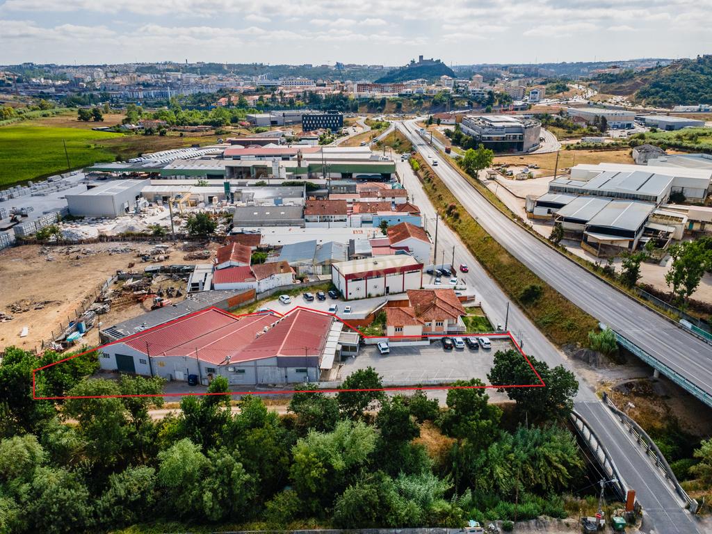 Armazém composto por 3 Edifícios e Amplo Logradouro – Ponte das Mestras, Leiria - Image 2