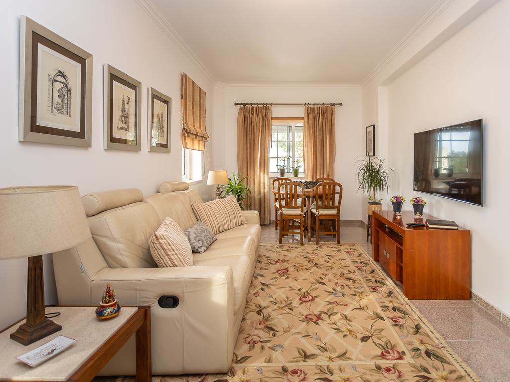 Apartamento T4 c/Arrecadação - Torre da Marinha - Image 4