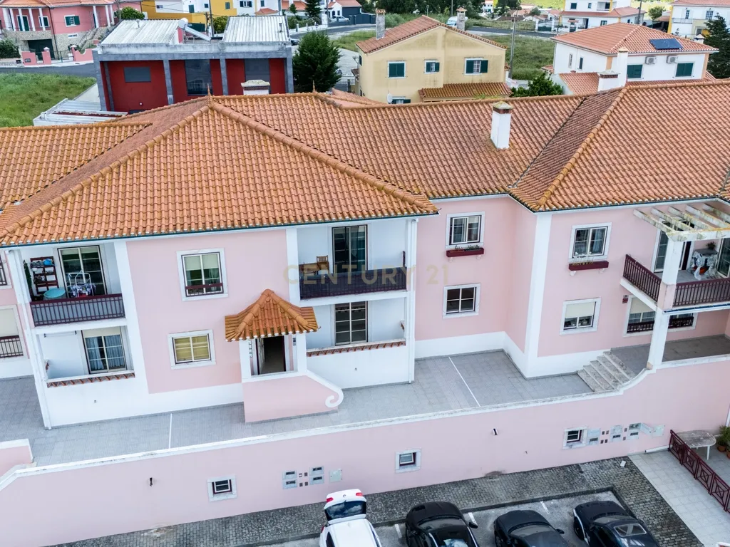 Espaçoso Apartamento T2 Póvoa da Galega com Terraço e Vista Desafogada - Image 1