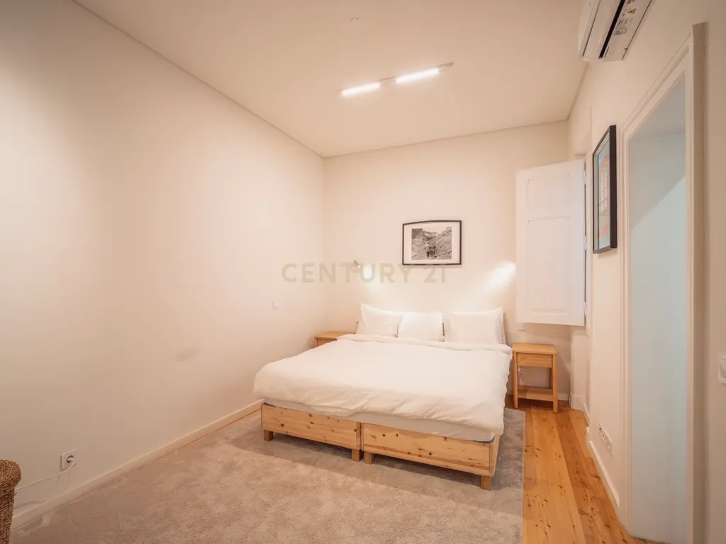 Apartamento Encantador com Jardim Privativo — Santo António, Lisboa - Image 22