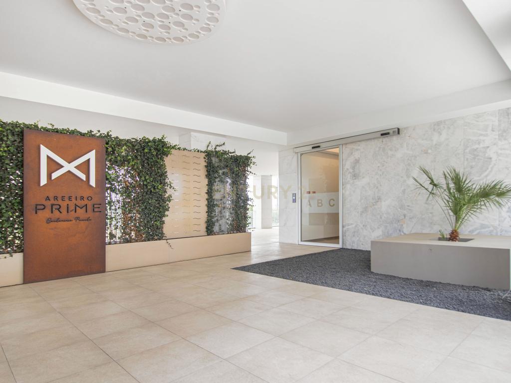 Apartamento T2 em Condomínio com Piscina e Garagem - Areeiro - Image 21