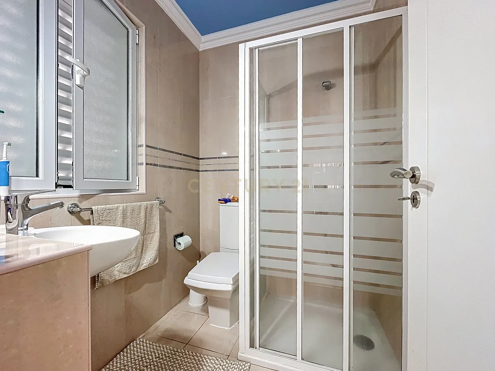 Fotografia 8 de O Refúgio Perfeito para a Sua Família | Moradia T4 com Piscina Coberta e 2.656 m² de Terreno