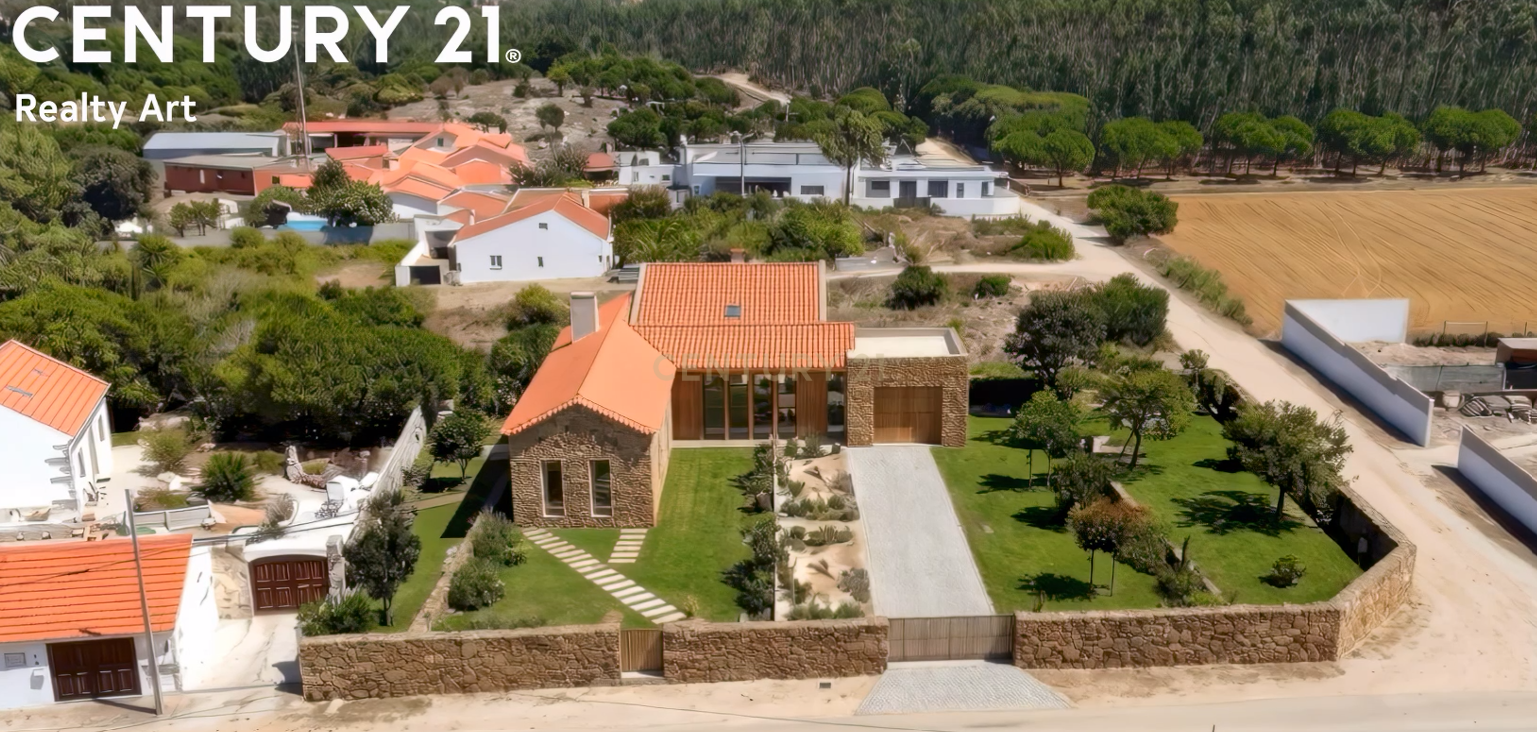 Fotografia 3 de Terreno Urbano com moradia e projeto aprovado – Cezaredes, Lourinhã