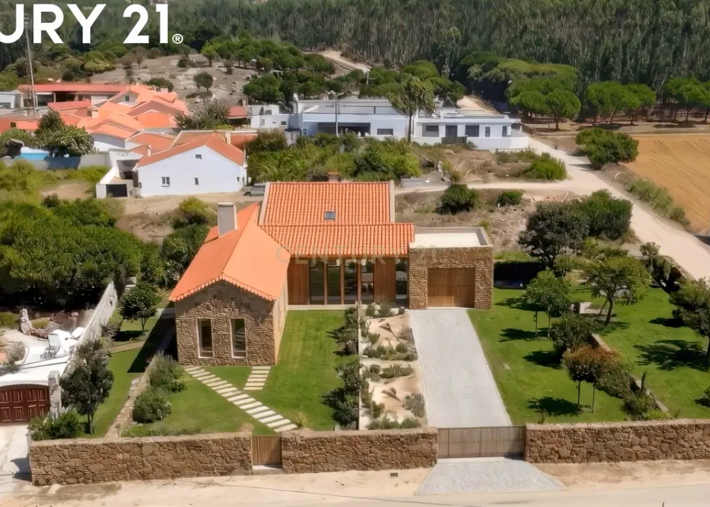 Terreno Urbano com moradia e projeto aprovado – Cezaredes, Lourinhã - Image 3