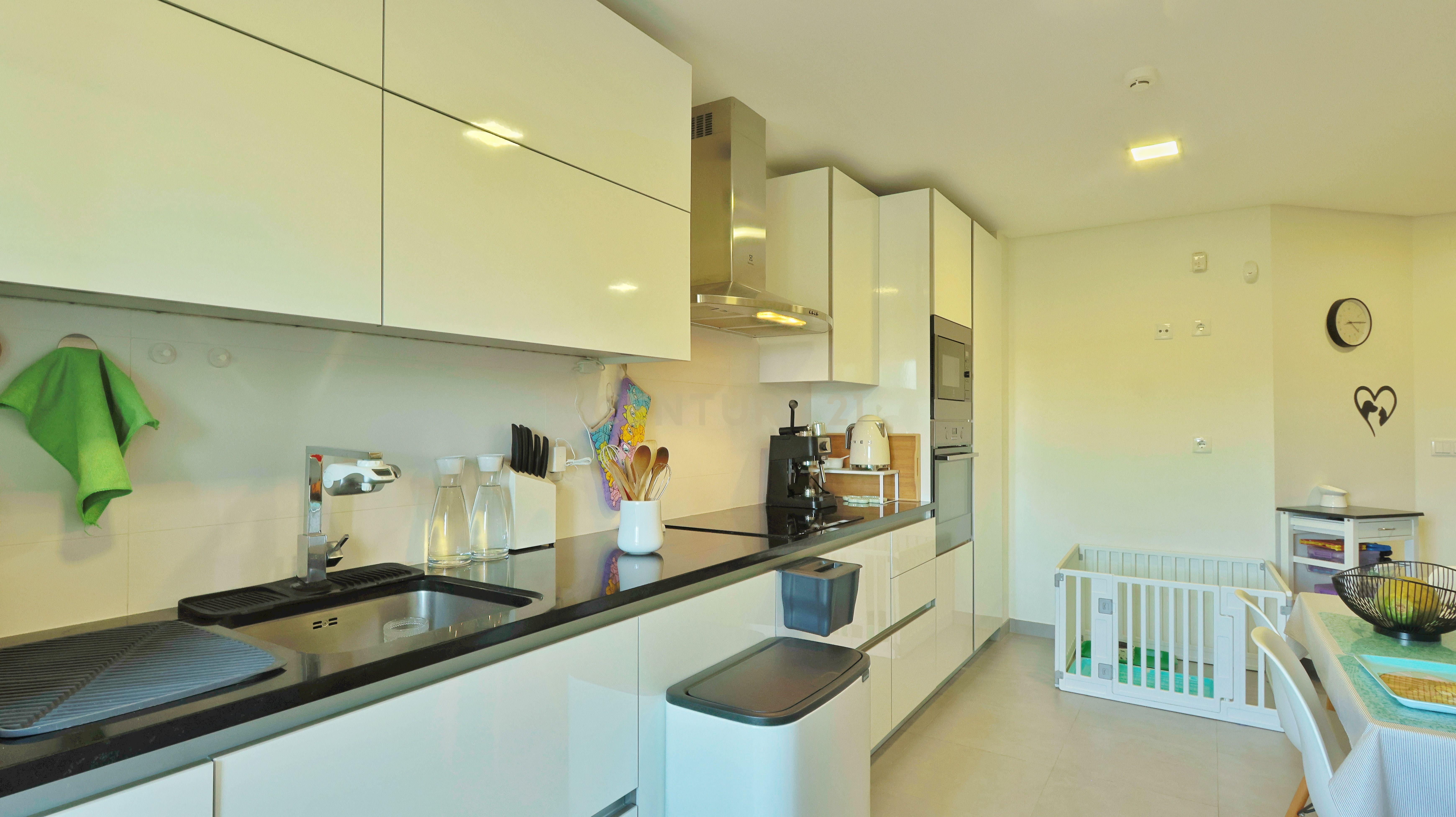 Fotografia 7 de Apartamento T3 com suite e lugar de parqueamento e Box fechada- Quinta das Marianas