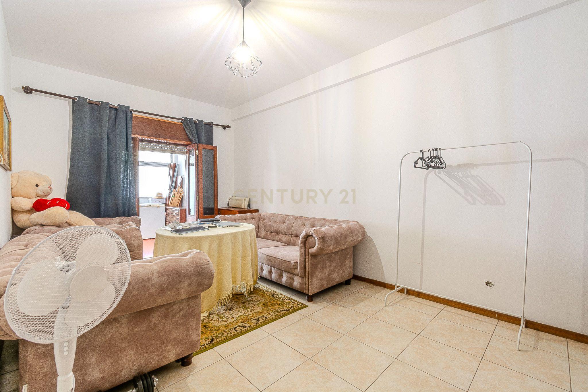 Fotografia 7 de Apartamento T2 com Espaços Exteriores e Arrecadação
