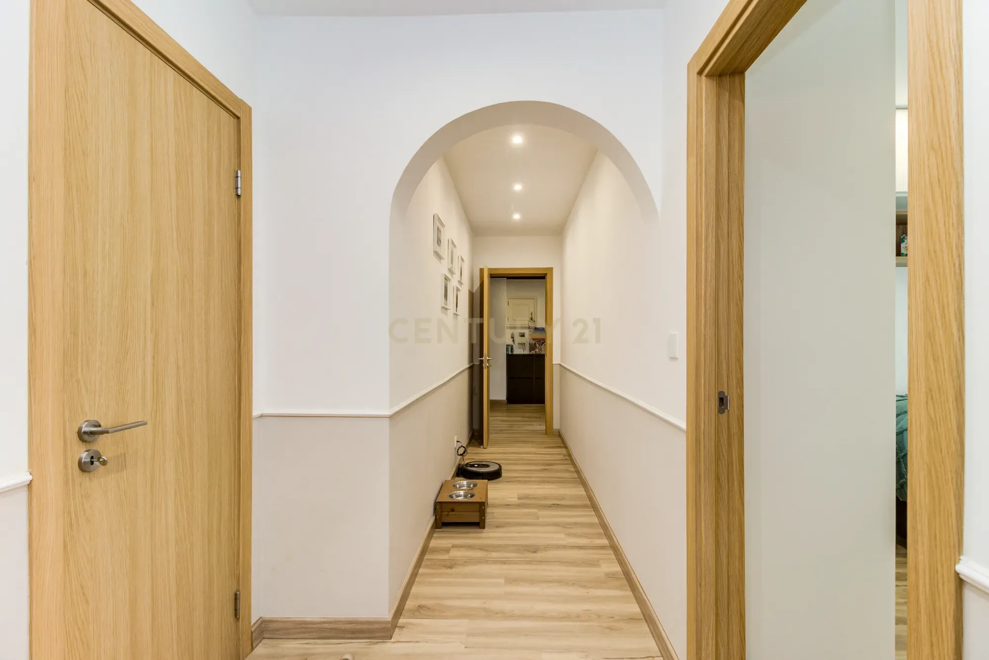 Apartamento T2 remodelado em São Marcos com Varanda e Ar Condicionado - Image 17