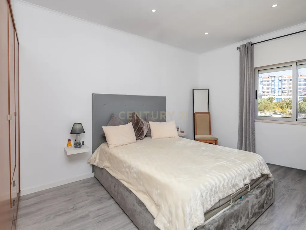 Apartamento T2 no Feijó totalmente remodelado - Image 16