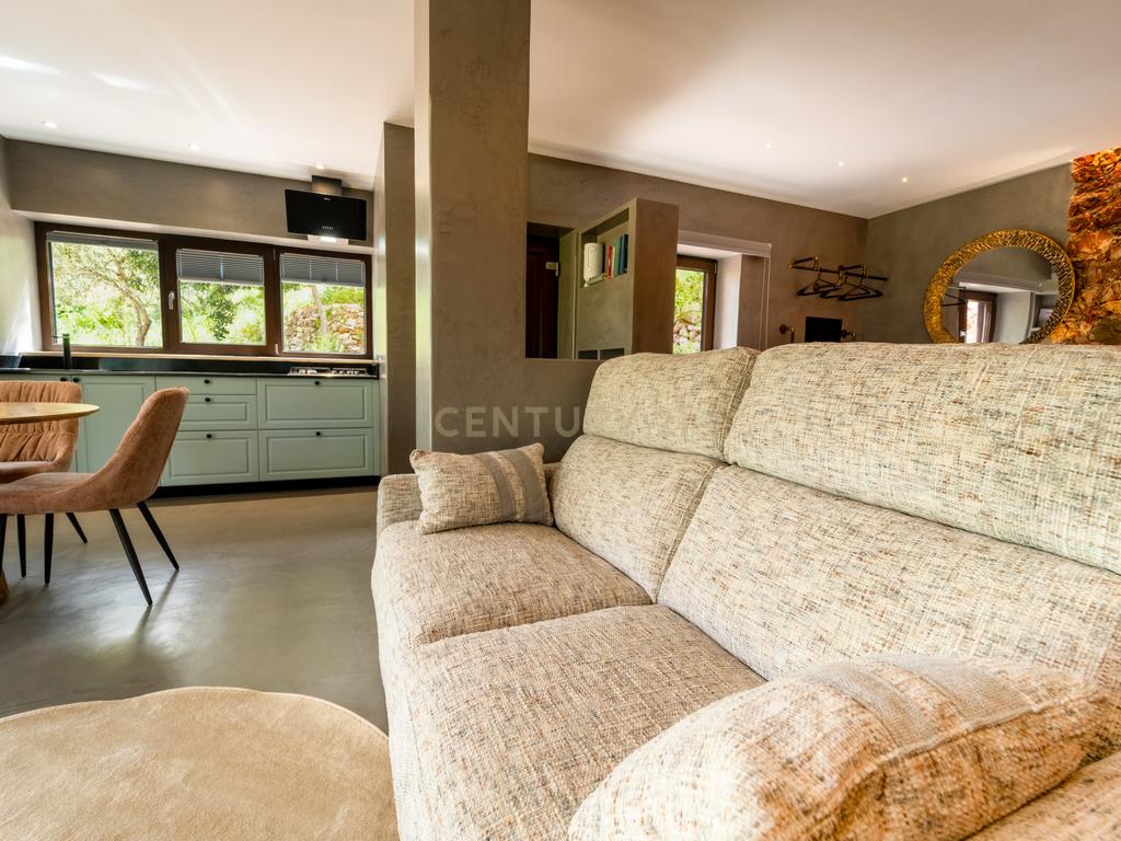 Propriedade com três habitações, piscina aquecida e sauna, num terreno de 10.000 m² - Image 75