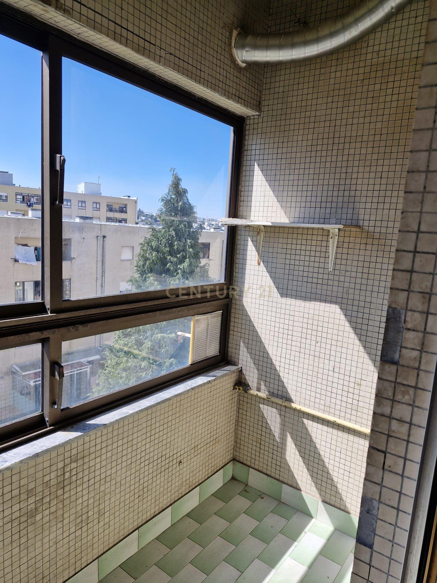 Apartamento T3 em Braga com Garagem e Elevador - Image 5