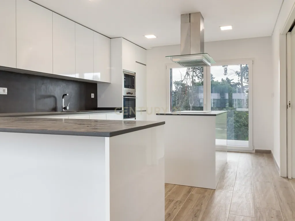 Oportunidade: Moradia T5 com jardim e piscina, na Sobreda, Almada. Em Venda! - Image 7