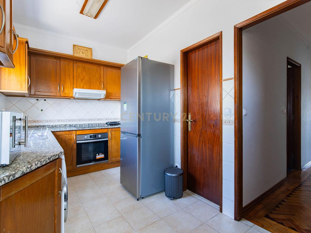Apartamento T3 com Terraço e Vista Serra em Mira de Aire - Image 4