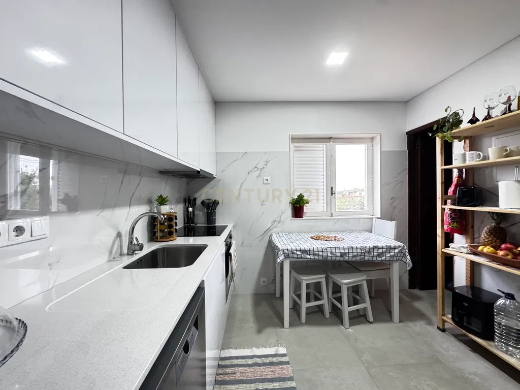 Moradia T3 Renovada em Fragoso - Image 17