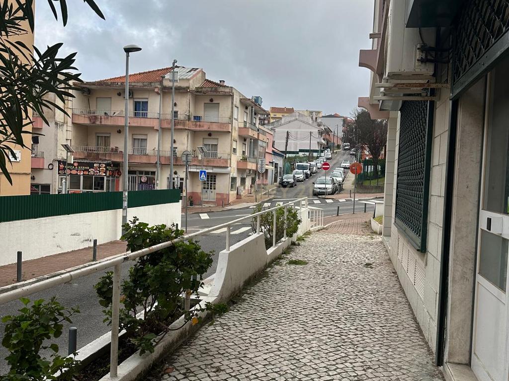Apartamento T3 com terraço e garagem fechada para Arrendamento – Encosta do Sol - Image 27