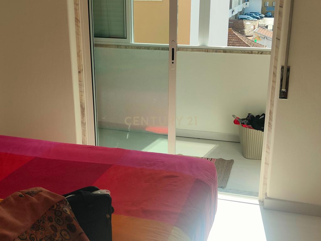 T1 Remodelado no Laranjeiro – Último Andar  - Image 6