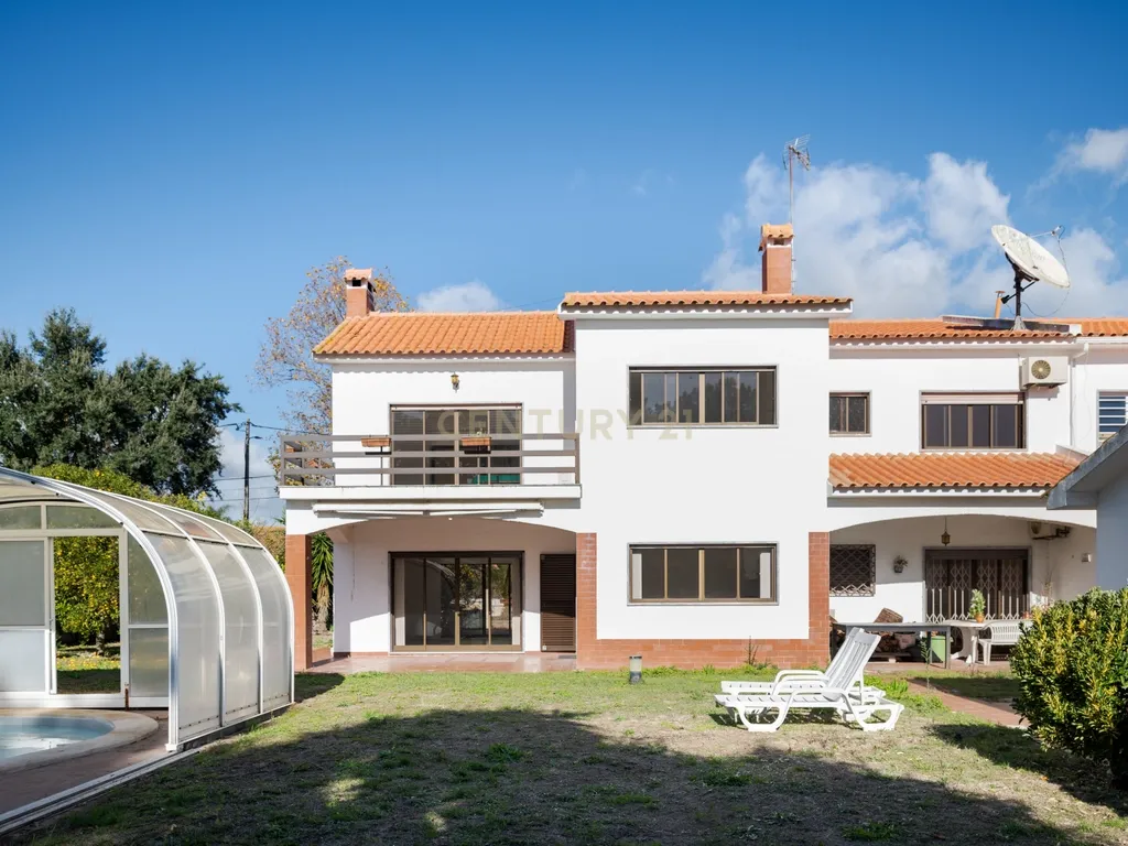 Moradia T4 Geminada à Venda na Marisol — 200 m² | Lote 900 m² | Piscina - Image 2