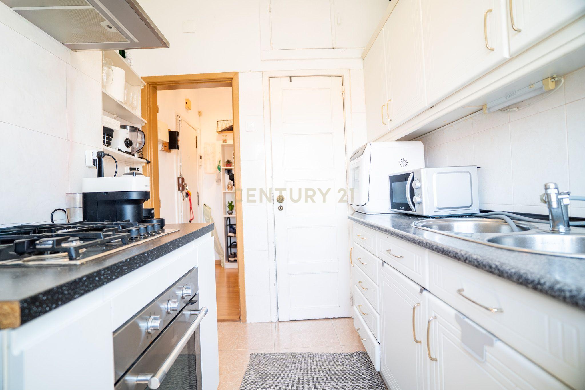 Fotografia 10 de T2 com aproveitamento do sótão e logradouro em Alvalade | Excelente localização | 1.400 €/mês