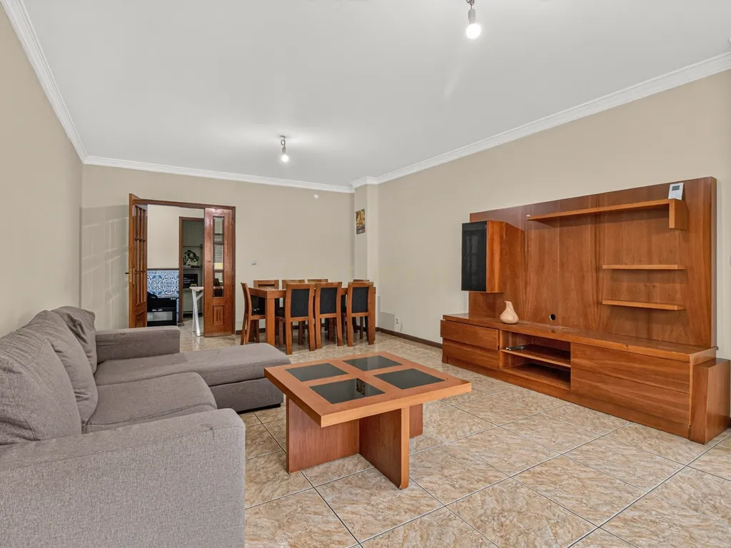 Apartamento T3 com Garagem Fechada, excelente localização!! - Bragança - Image 2