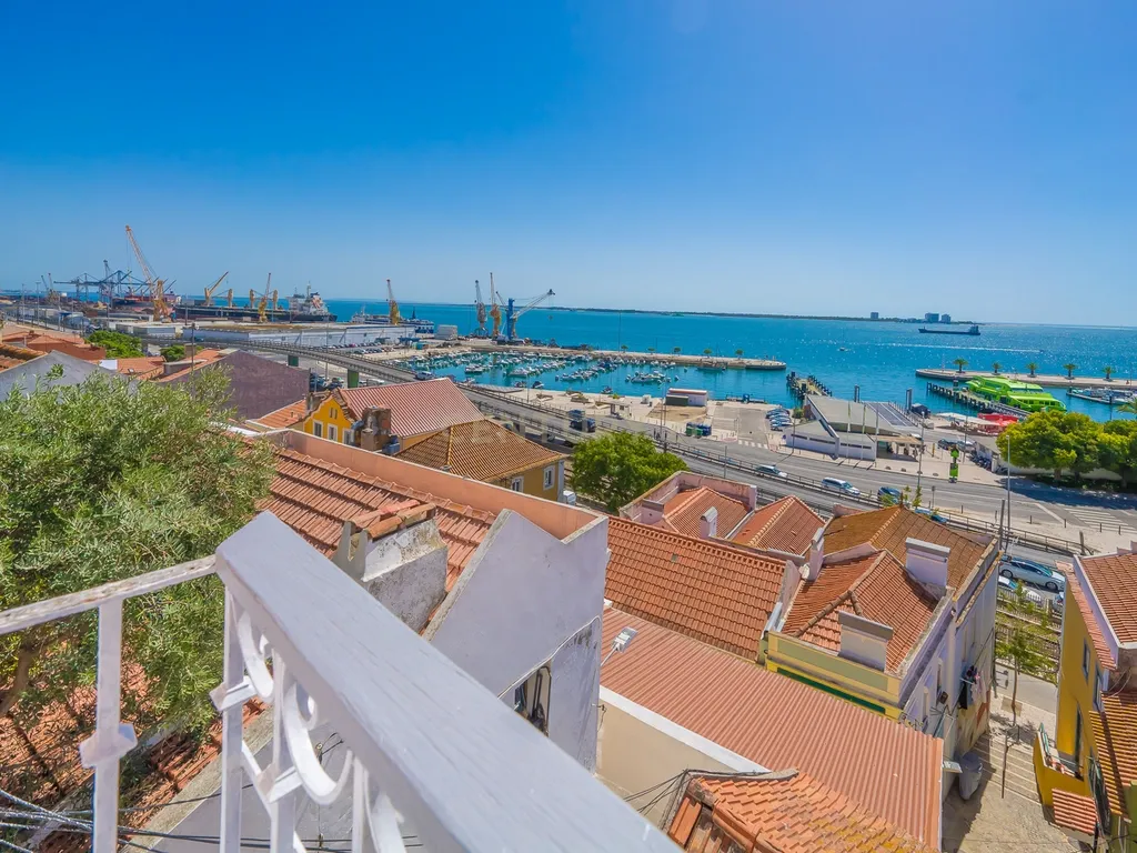 Apartamento com charme em Setúbal com uma vista soberba para o rio e terraço - Image 14
