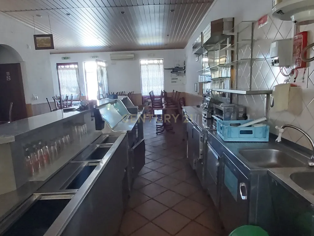 🥪🏙️ Snack-Bar com Localização de Ouro e Fácil Acesso no Centro de Évora - Image 1