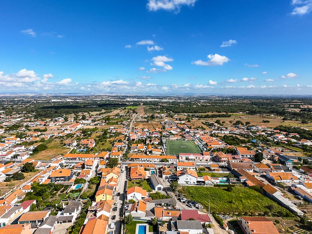 🏡 Terreno de Sonho com Vista para Lisboa: - Image 10