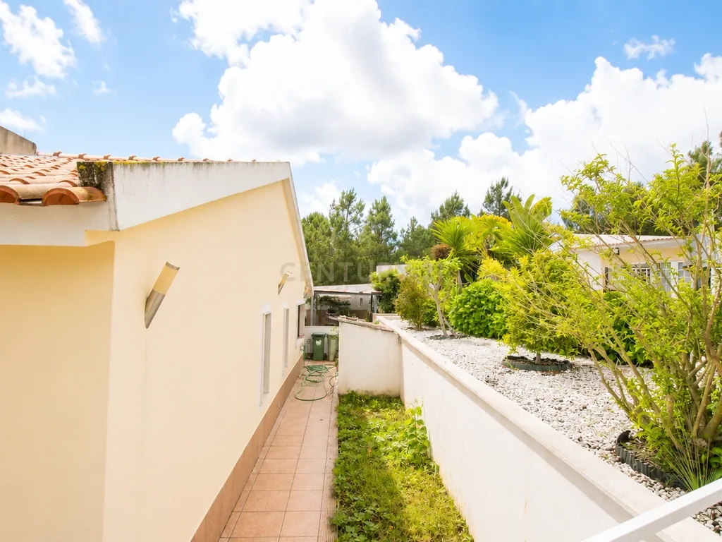 Moradia T3 em lote de 936m2 em Vila Alegre, Fernão Ferro - Image 35