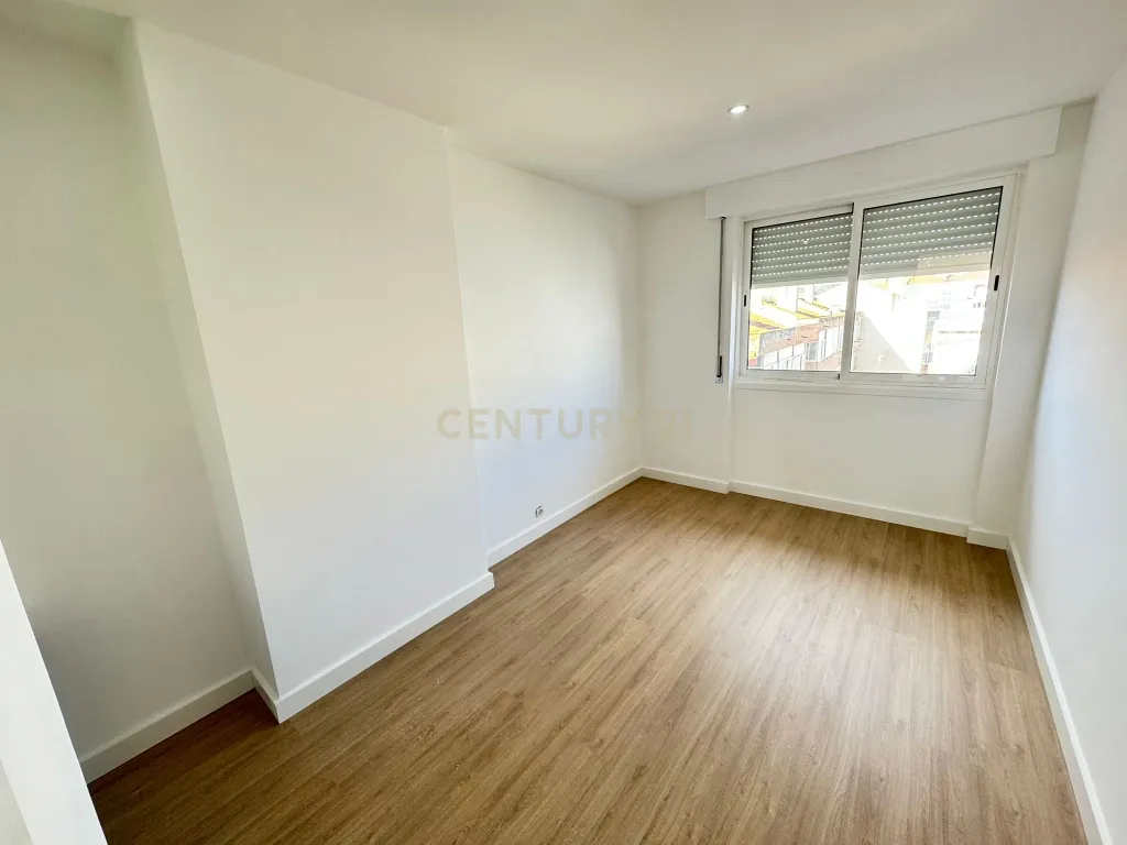 Apartamento T3 com Terraço/ Remodelação Total (Queluz) - Image 27