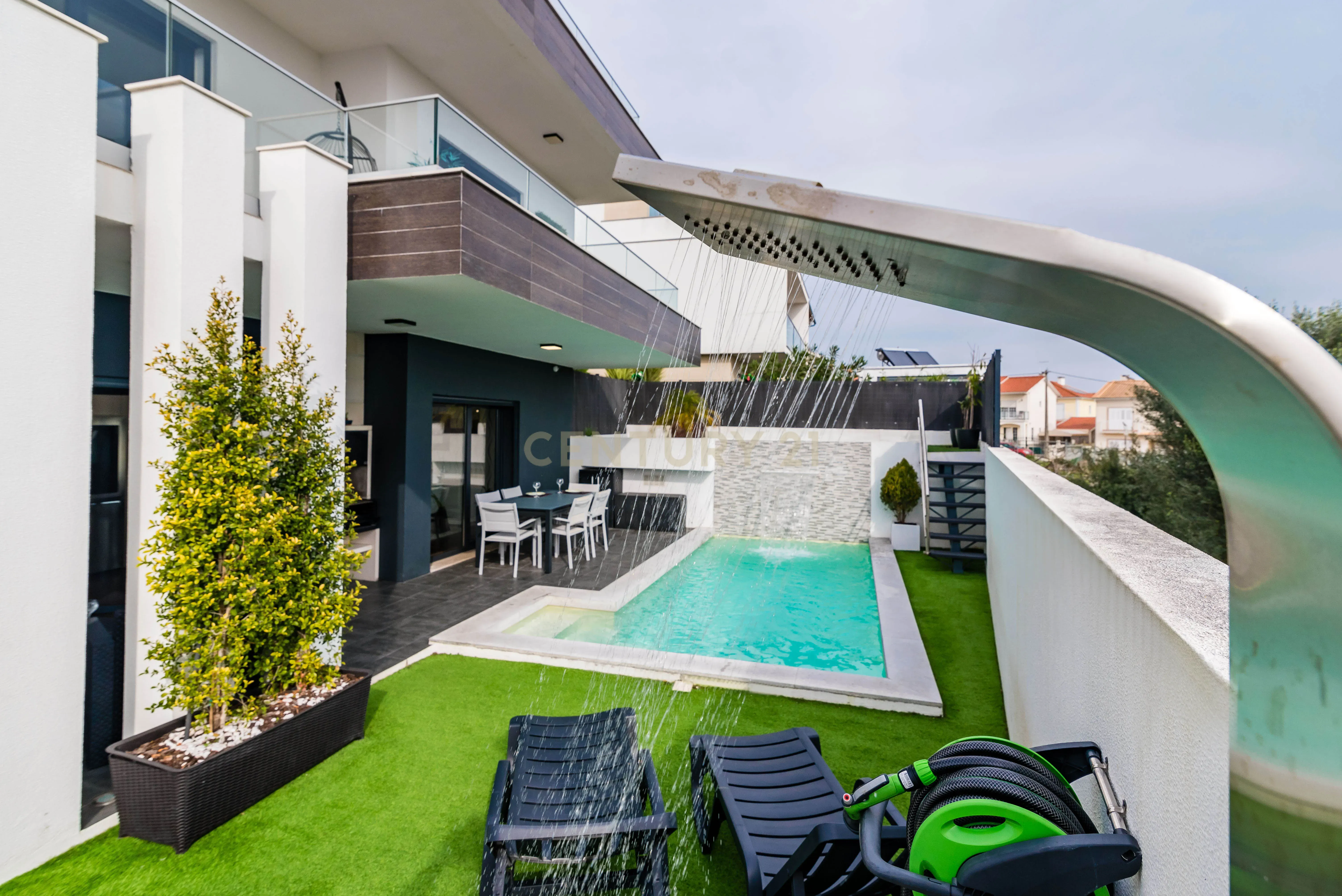 Luxuosa Moradia T3 com Vista Panorâmica em Loures, Lisboa para investimento! - Image 2