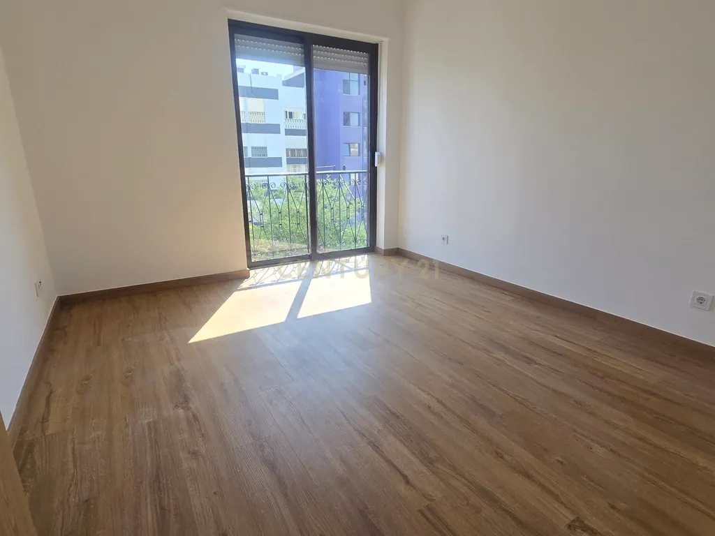 Apartamento T3 Totalmente Remodelado para Arrendamento | Bairro do Liceu | Setúbal - Image 21