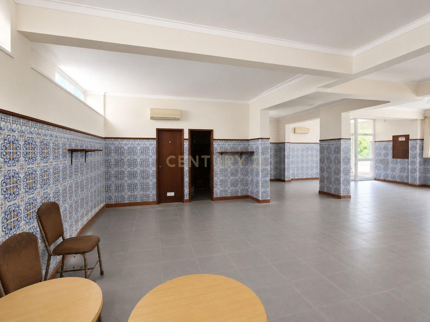 Fotografia 2 de Loja em Rio de Mouro, Serra das Minas - 115.000€